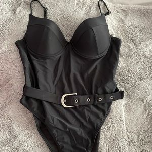 Brand new Prettylittlething bathing suit